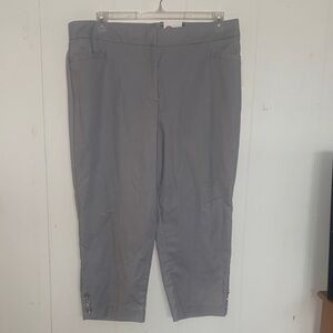 NWT Gray Cropped Pants with Button Detail Roz & Ali tummy control Size 16